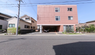 住宅街の中の介護施設外観