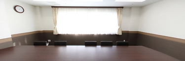 快適な会議室での仕事風景