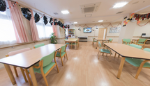 共用の居間、装飾と家具が配置