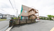 静かな街並みの介護施設