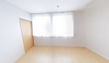 居室の内観、キッチンとトイレ付き