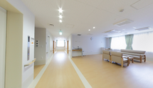 介護施設の内部、廊下と部屋