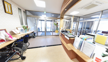 ゆったりした介護施設の受付エリア