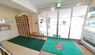 明るく広々とした施設のエントランス