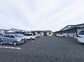 介護施設外観、職員用駐車場