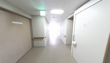 介護施設内部の廊下の風景