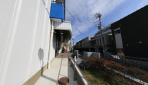 介護施設の外観とその周辺