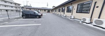 清潔感のある介護施設外観