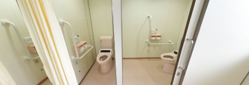 整備された介護施設のトイレ設備