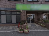 介護施設外観とエントランス