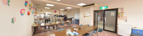 ケアホームの共用ダイニングルーム