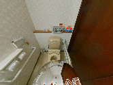 明るい個室トイレ  