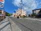 青空の道路沿い  