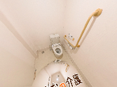 明るく清潔なトイレ空間