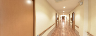 介護施設内の廊下の風景