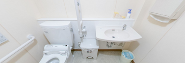 介護施設の清潔なトイレ設備