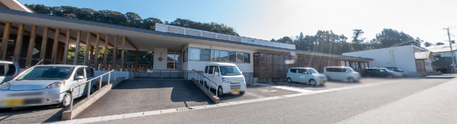 職場となる施設外観の風景