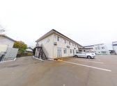 広々とした屋外駐車場付き