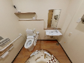 明るいトイレの室内
