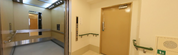 施設内の廊下と手すり