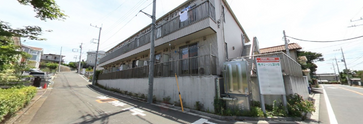 明るい街角の景色