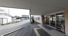 広い駐車場がある施設