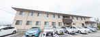清潔な介護施設駐車場