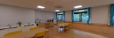 職員用共有リビングの全景