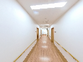 明るく広い廊下