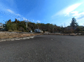 広々とした屋外の駐車場