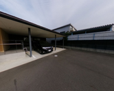 明るい外観の介護施設建物
