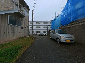 静かな住宅街の建物