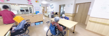 明るい居住者共有スペース