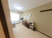 広い共用室の洗面所  