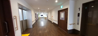 介護施設内部の廊下