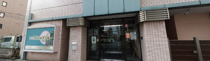 都市の中心にある介護施設外観