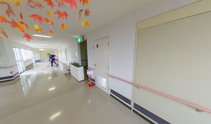 広い共用エリアを持つ介護施設