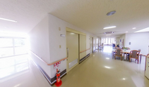 施設内の通路と部屋へのアクセス