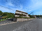 広場に面した建物