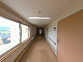 落ち着いた廊下の景色