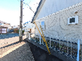 落ち着いた屋外空間の建物