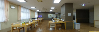 明るく広々とした居間