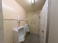 清潔で広いトイレ内
