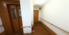 介護施設内部の廊下