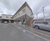 落ち着いた施設の外観