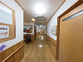 明るく広い廊下