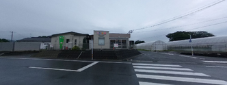 施設外観と周囲の環境