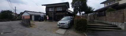落ち着いた雰囲気の通りです