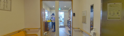 清潔感のある介護施設の内観