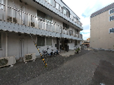 静かな住宅街の建物